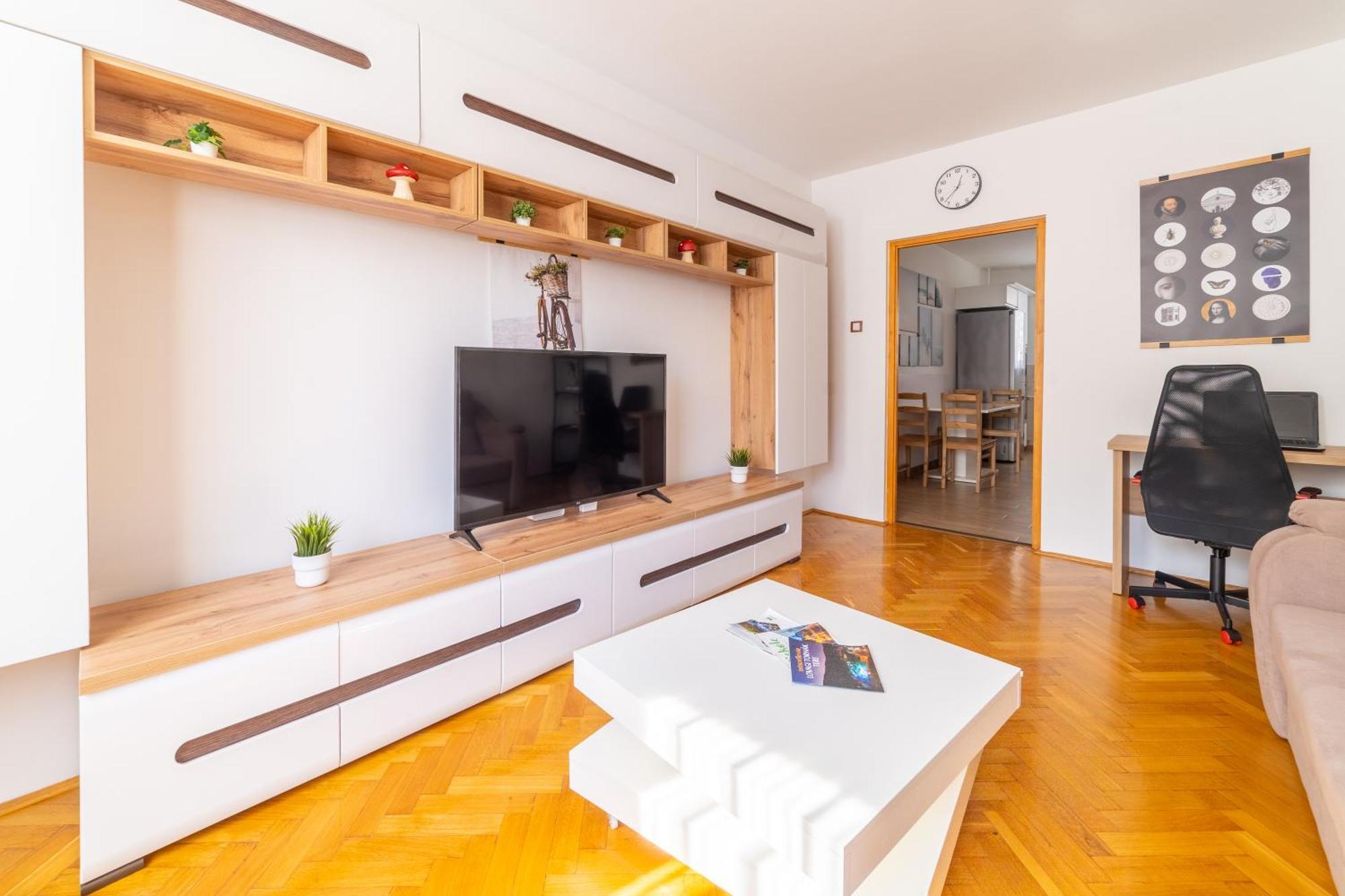 Comfort 14 -- Stylish City Apartment Netflix, Wi-Fi & Parking 米什科尔茨 外观 照片